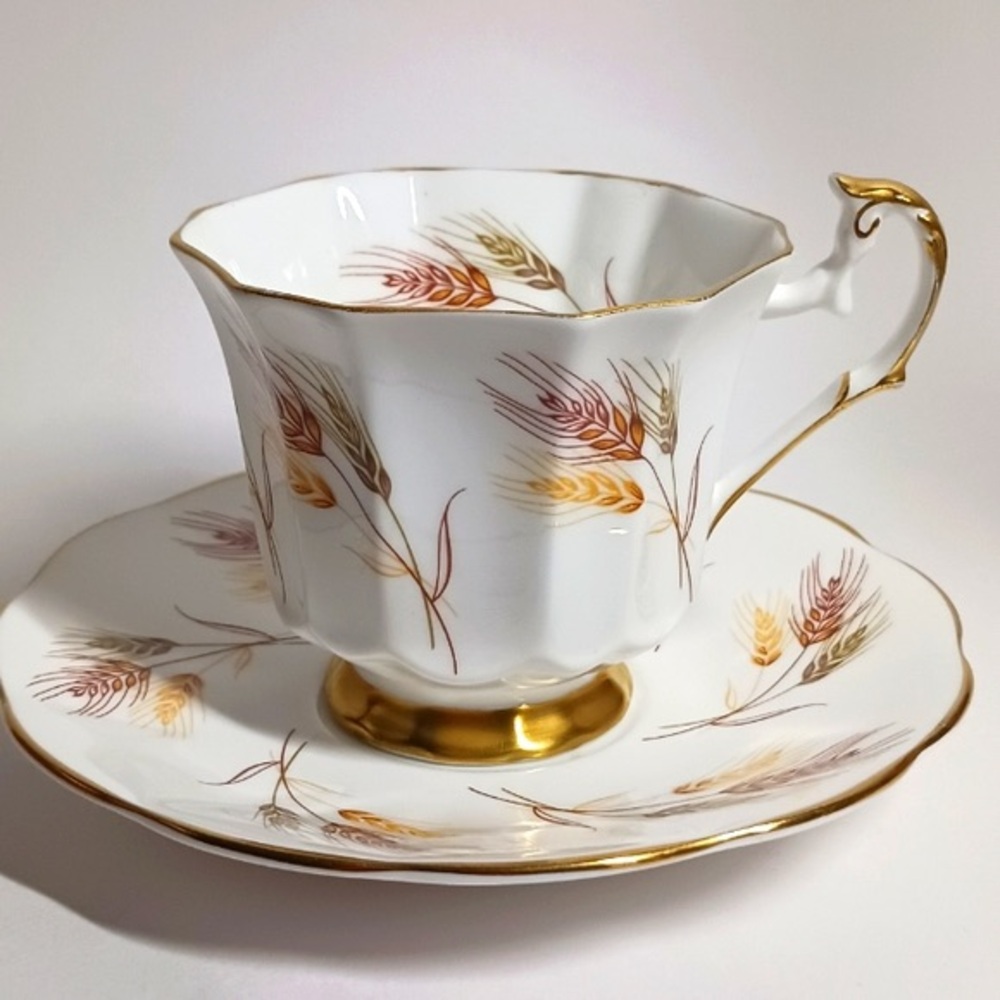 Sandringham Bone China England Winter Wheat Gold Cup Saucer Set